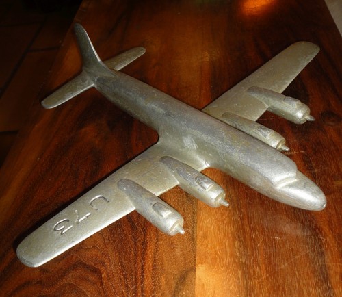 Gros avion métal alu - métal, année