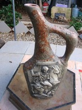 Ancienne faïence bas relief