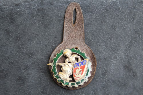Insigne de pucelle - ,