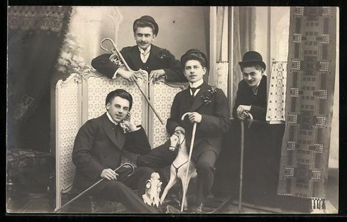Carte postale hommes - , en