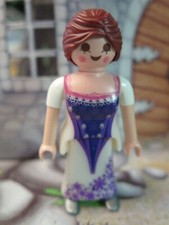 femme REINE PRINCESSE violette