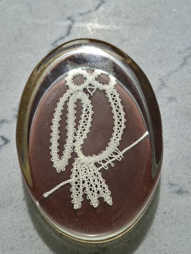 Presse papier dentelle aux - papier,