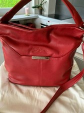Sac Longchamp rouge porté