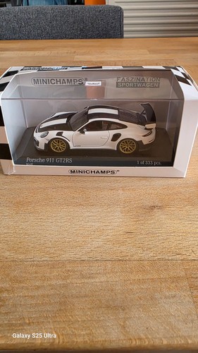 Minichamps porsche 911 - porsche, gt2