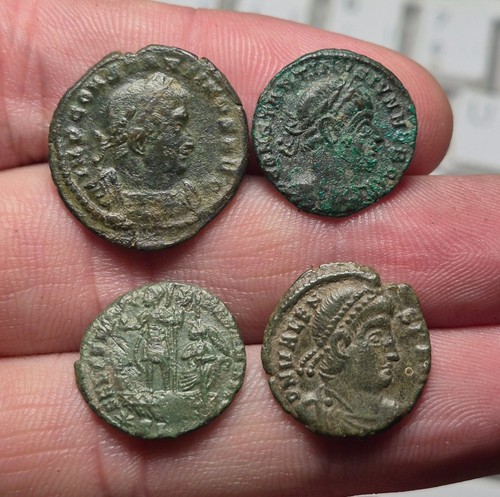 Lot de 4 monnaies - ~,