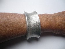 LA TRIBU RIGAUX bracelet imposant acier argenté VINTAGE NEUF