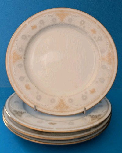 Lot assiettes a - 4,