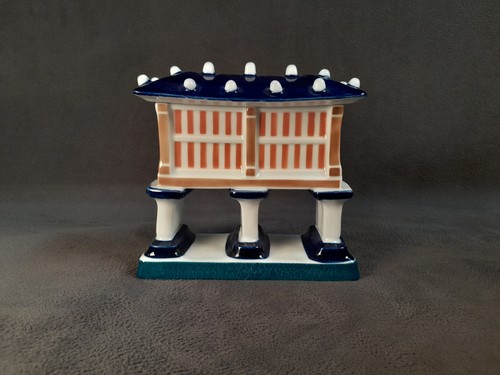 Pièce forme grange de - en,