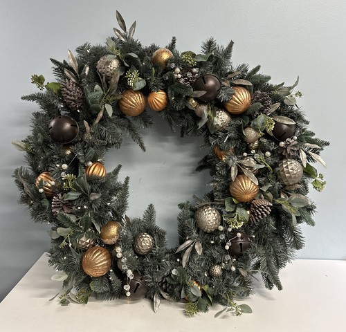 Pre lit christmas wreath - 48",