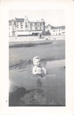 OLD PHOTOGRAPH 1947 AT THE BEACH BABY IN A SMALL ARTIFICIAL POND