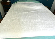 Jeté de lit ou de canapé matelassé blanc cassé 175x130 cm