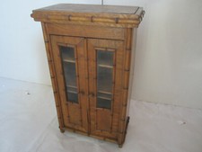 Ancienne armoire vitrée -