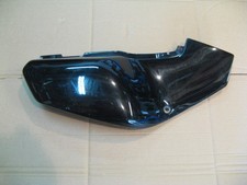 Cache latéral droit pour