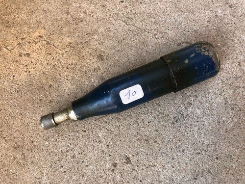 Old tool outil - ), /