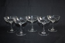 5 Antique Engraved Glass Champagne Cups, Bow Crown, H. 11.3 cm