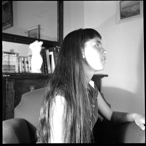 Portrait jeune fille salon - , 2