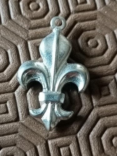 Pendentif fleur lys - fleur, lys*