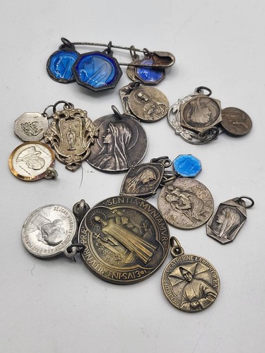 Lot medailles religieuses - xi,