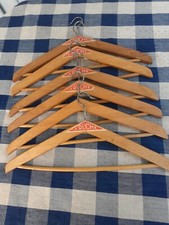 Lot anciens  cintres publicitaires "LA RUCHE "  bois  verni , déb XX  TTBE