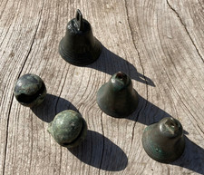 Un Lot de 3 Petites Cloches et