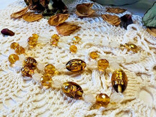 Collier perles en chute verre opalescent inclusions or doré