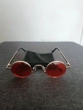 lunettes de soleil rondes verres rouges hippie steampunk avec monture argentée