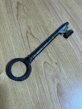 Grande clé de porte ancienne