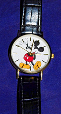 Montre Mickey Mouse  jamais portée pile neuve fonctionne
