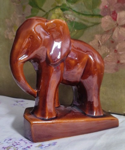 Ancien éléphant stylisé - ÉlÉphant,