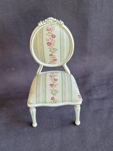 Chaise miniature médaillon