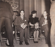 1940 Press Photo Cartoonist Lee Falk on the Profesor Quiz Radio Program