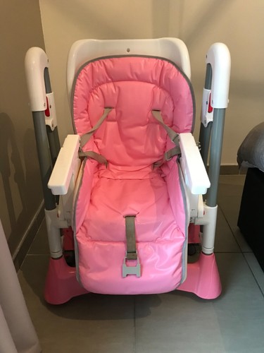 Chaise haute bébé rose