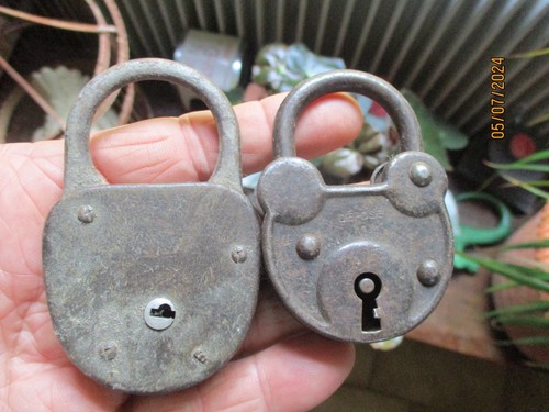 Lot anciens cadenas sans - d'anciens,