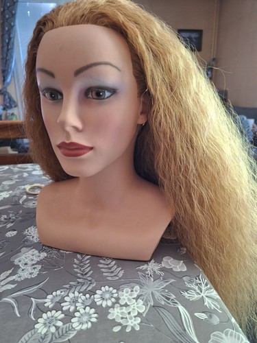 Tête coiffer - tête,