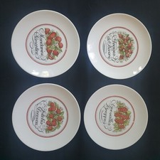 4 assiettes à dessert en porcelaine d'Auteuil service bistrot fruits rouge