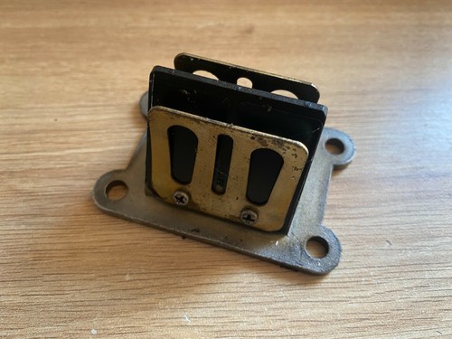 Une boite clapet moto - a,