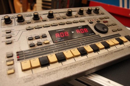 Roland 303 groovebox - roland,