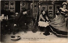 CPA Autour des Lits Clos Bretons - Folklore - Types (482237)