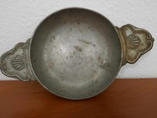 Ecuelle étain très ancien à oreilles Coquilles St Jacques, avec poinçon