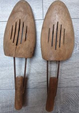 Paire d'embauchoirs en bois