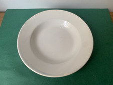 ancienne assiette blanche en