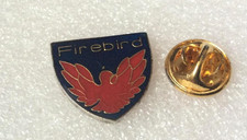 pin's vintage  AUTOMOBILE  Logo Pontiac Firebird (doré)