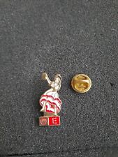 Pin's femme woman Espagne