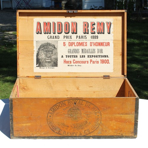 Ancienne malle publicitaire - , en