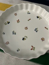 VILLErOY & ￼ BOCH  petite flUer  pie plate used one time beautIFUL Thanksg