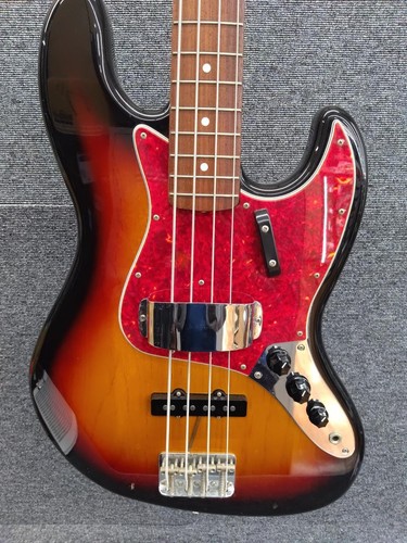 Guitare basse électrique