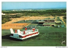 ARUP9-0578-BATEAU - CALAIS - Aéroglisseur géant dans l'hoverport