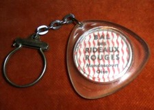 BAL DES CURTAINS ROUGES MONDESCOURT OISE keychain Mm Chevalier Café de la PLACE