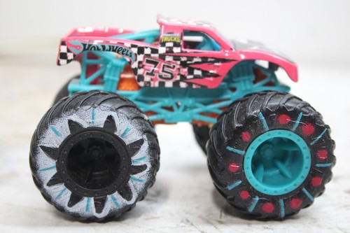Hot wheels monster trucks - hot,