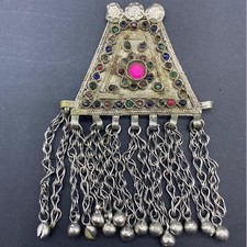 Bijou pendentif carré tribal